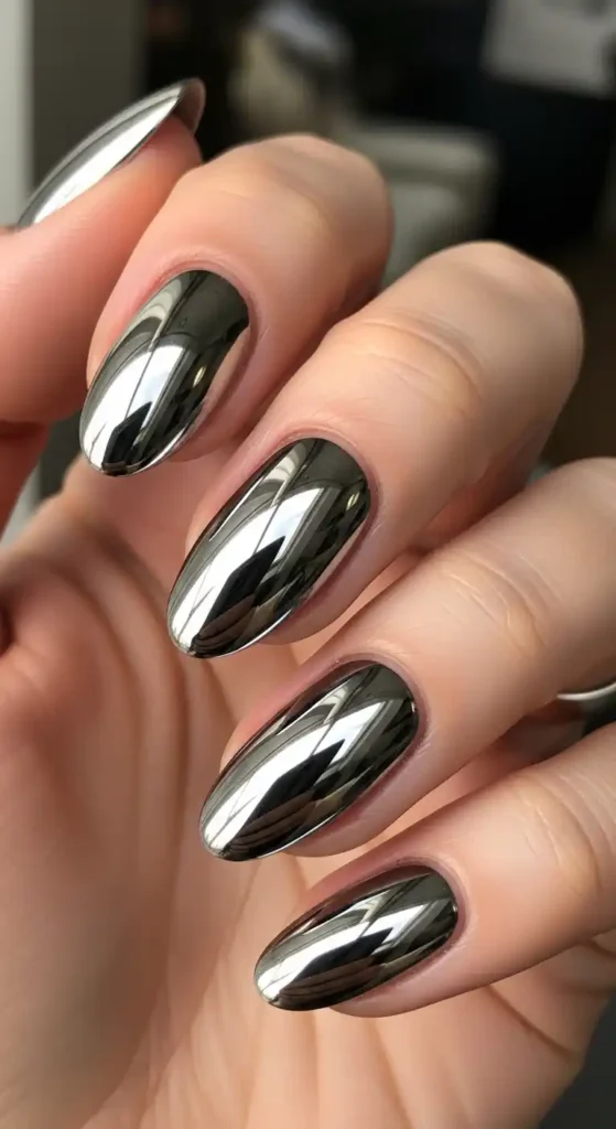 How to Create Minimalist Short Nail Designs for Daily Wear 15 mirror-chrome